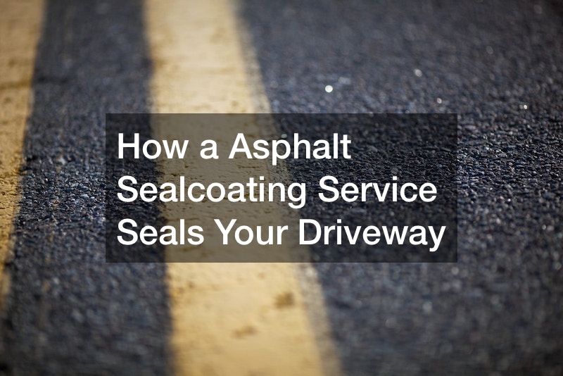 How a Asphalt Sealcoating Service Seals Your Driveway